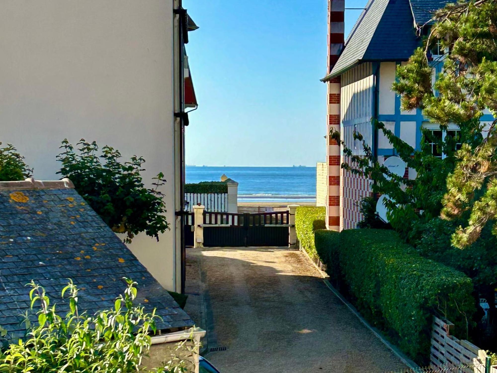 Magnifique Appartement Vue Mer A 50 M De La Plage Villers-sur-Mer Exterior photo